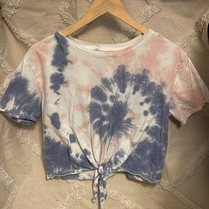 Hollister Cropped T-shirt with tie